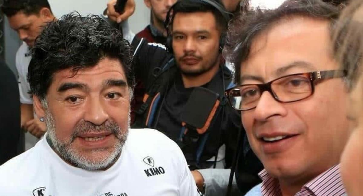 Gustavo Petro y Maradona en 2015 en Bogotá. Foto: Twitter @petrogustavo