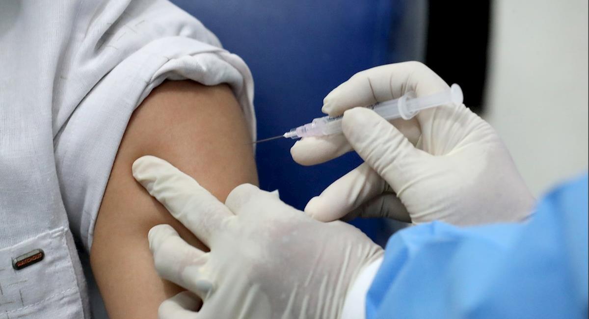 Pfizer y Moderna piden autorización a la UE para distribuir su vacuna. Foto: EFE