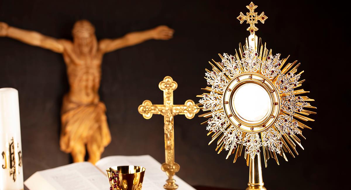 Hermosa oración que puedes realizar antes de comenzar la Santa Eucaristía. Foto: Shutterstock