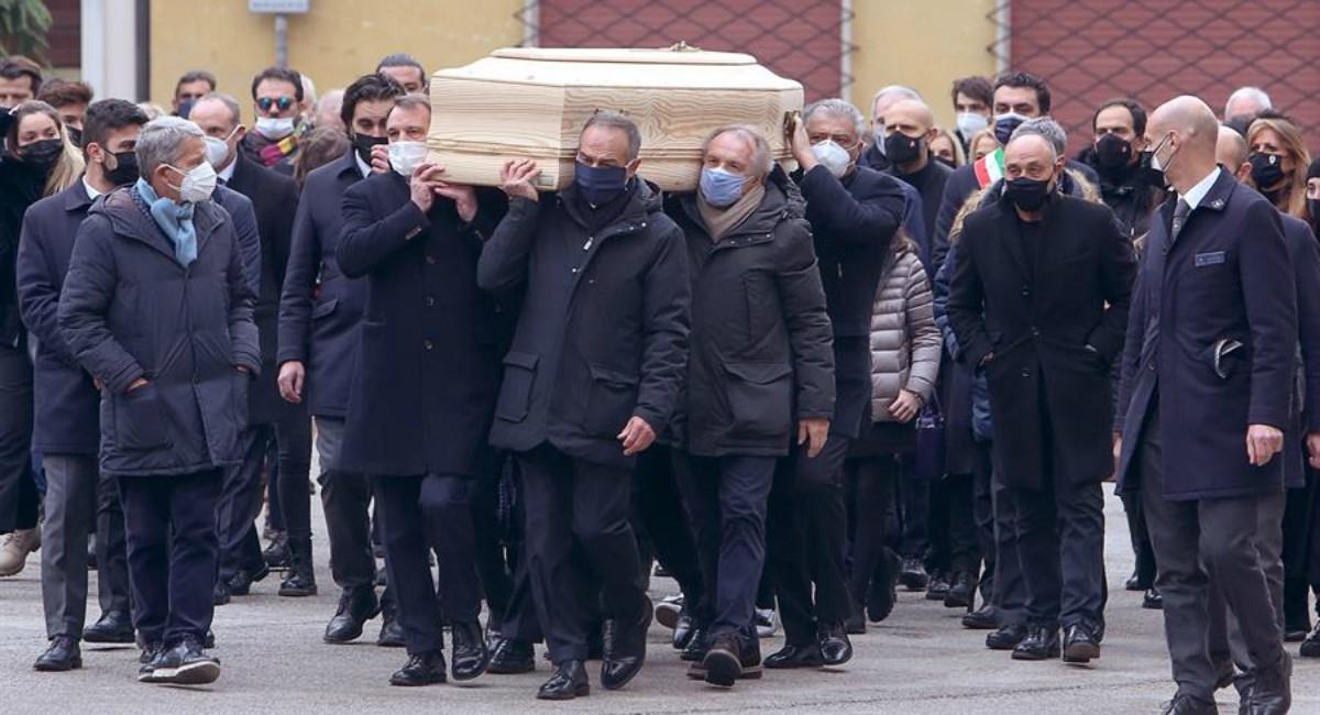 Roban casa de Paolo Rossi en medio de su funeral. Foto: EFE