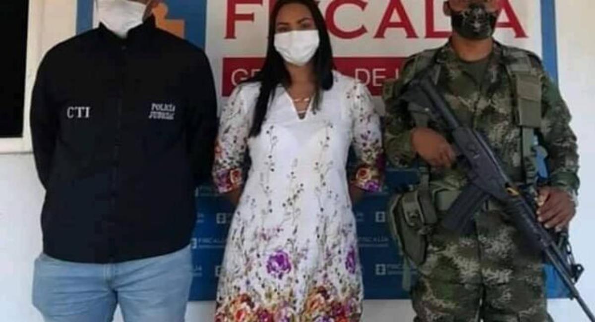 Una mujer fue capturada en Valledupar luego de que su esposo la denunciara por golpearlo por no cocinar  a tiempo. Foto: Twitter alerta_cozumel