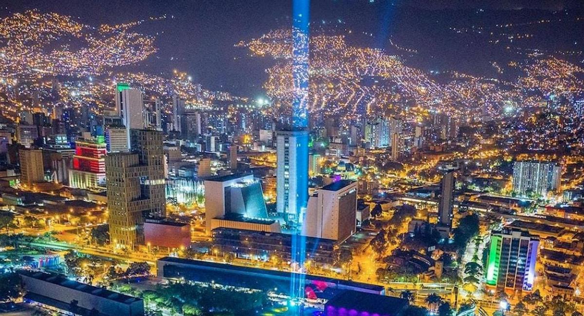 Medellín en Navidad. Foto: Twitter @QuinteroCalle