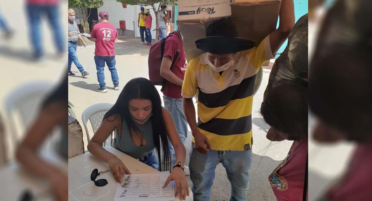 Los venezolanos votaron una consulta popular en contra de Nicolás Maduro en Colombia. Foto: Twitter / @EmbajadaVE_Col