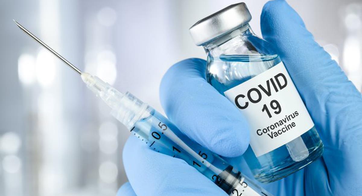 La vacuna contra el Covid-19 desarrollada por Pfizer y BioNtech en su laboratorio de Bélgica retrasa sus entregas. Foto: Twitter @FAAG_be