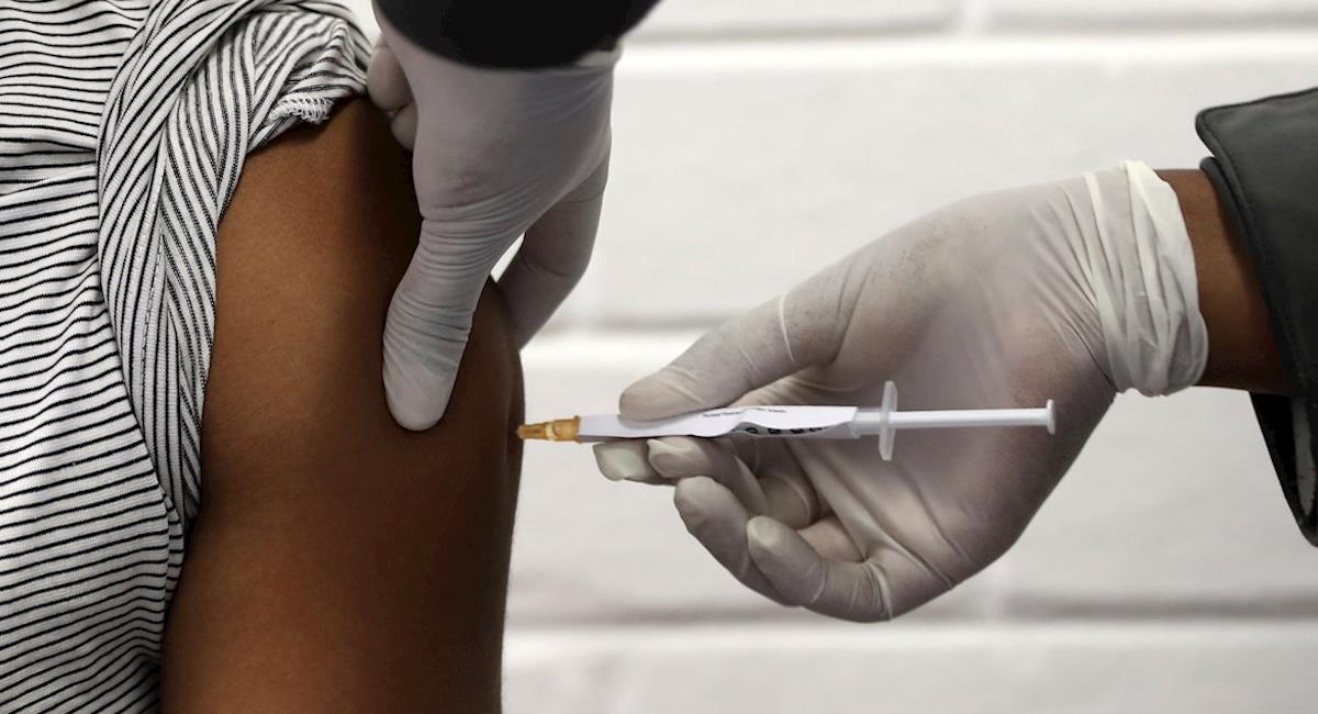 Se espera que para finales de enero hayan 3 vacunas en la Unión Europea. Foto: EFE