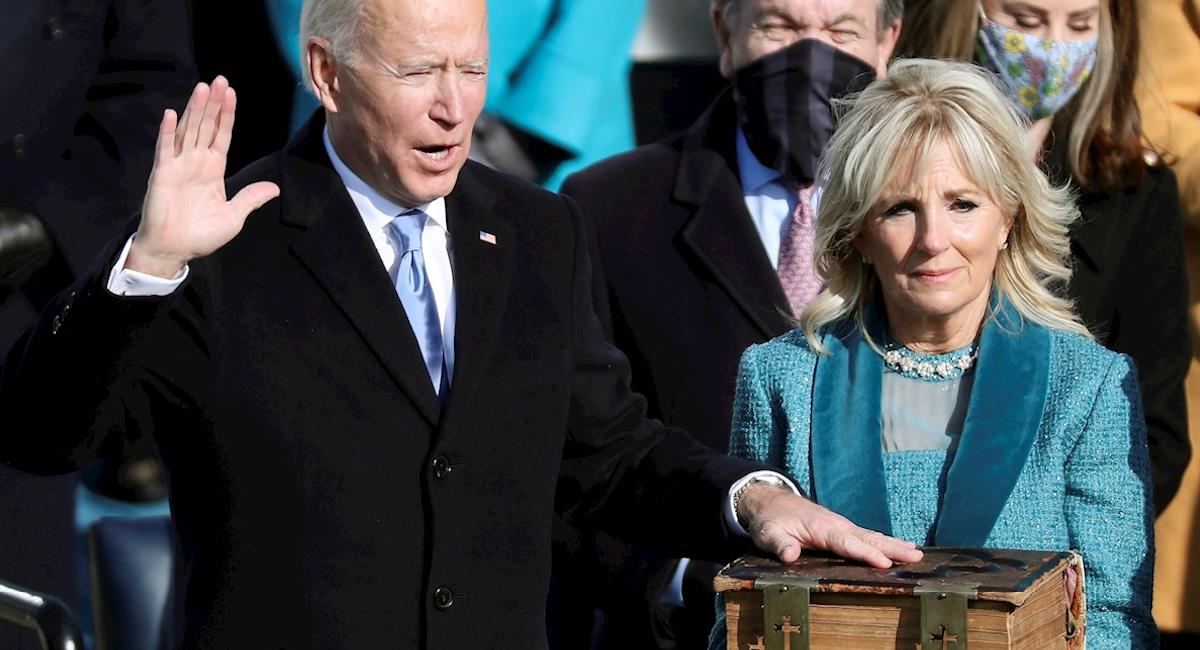 Joe Biden hace el juramento como nuevo presidente de los Estados Unidos. Foto: EFE