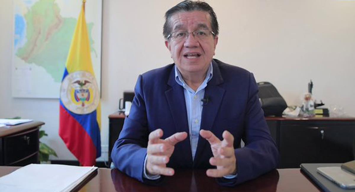 El ministro de Salud, Fernando Ruíz Gómez, afirma que la demora en las vacunas es asunto de leyes y de la farmacéutica Pfizer. Foto: Twitter @CaliesCaliCOL