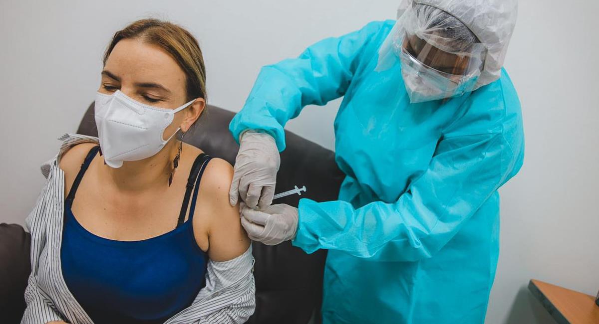 Hoy se celebró en el departamento de Bolívar un simulacro de vacunación contra la COVID-19 en el que participó el ministro de Salud, Fernando Ruíz Gómez. Foto: Twitter @MinSaludCol
