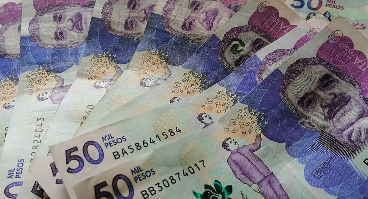 Los billetes falsificados de 50 mil pesos tienen "pegadas" algunas características de seguridad de los auténticos, es el caso de los hologramas. Foto: Pixabay