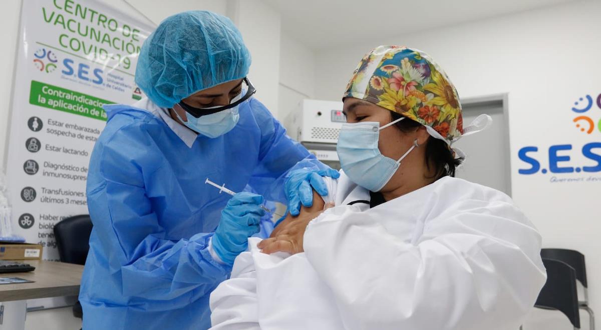 Manizales inició el proceso de vacunación este 19 de febrero. Foto: Twitter @CiudadManizales