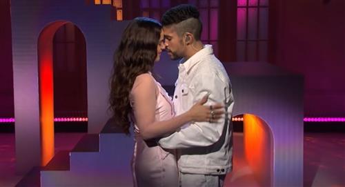 Bad Bunny y Rosalía estuvieron a punto de besarse en el "Saturday Night Live"