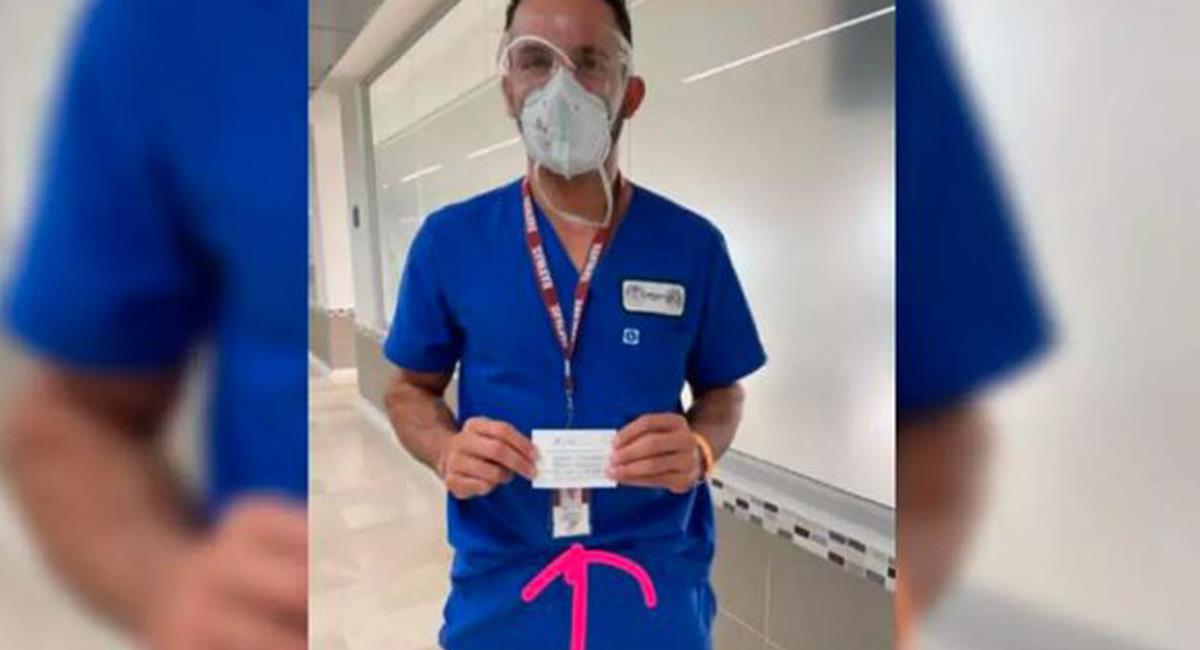 Un médico de la ciudad de Bucaramanga no se habría "colado" en la aplicación de primera dosis de la vacuna contra la COVID-19. Foto: Twitter @BluRadioCo