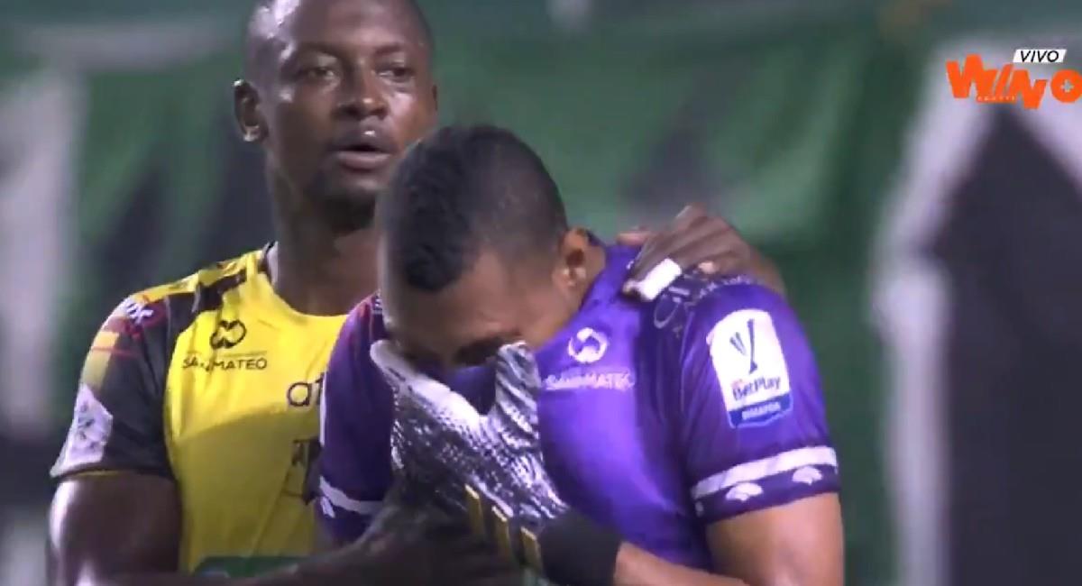 Juan Serrano sale entre lágrimas del partido ante Deportivo Cali. Foto: Twitter @WinSportsTV