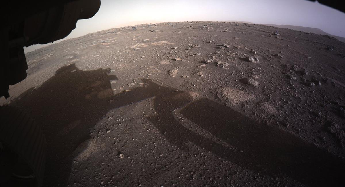 El rover tomó 142 imágenes, que luego fueron agrupadas por la NASA para formar la panorámica. Foto: Twitter @NASAPersevere