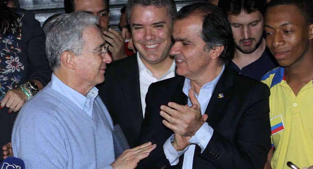 Óscar Iván Zuluaga y Álvaro Uribe durante el plebiscito por la Paz, en 2016. Foto: Twitter / @OIZuluaga