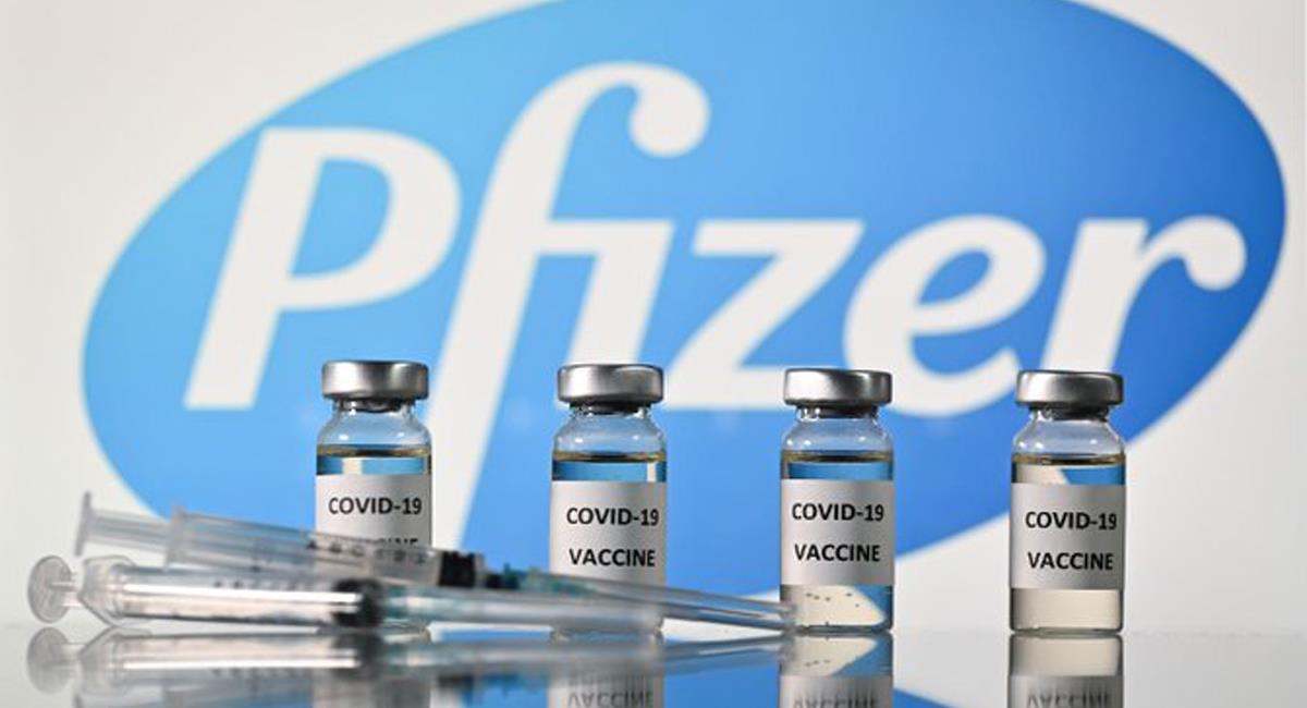 372 dosis de la vacuna de la farmacéutica estadounidense Pfizer no se podrán usar en Bogotá por falta de etiquetas. Foto: Twitter @doctormacias
