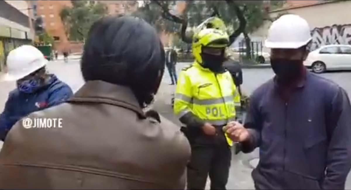 Captura de video del momento en que la mujer denunció a su agresor. Foto: Twitter / @JIMOTE