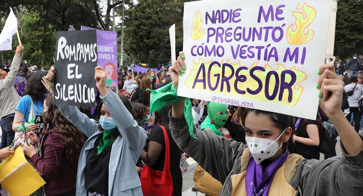 Mujeres salen a marchar en Colombia. Foto: EFE