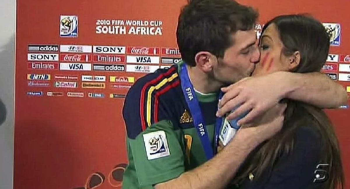 Esta es la imagen que el mundo recuerda de Iker Casillas y Sara Carbonero. Foto: Twitter