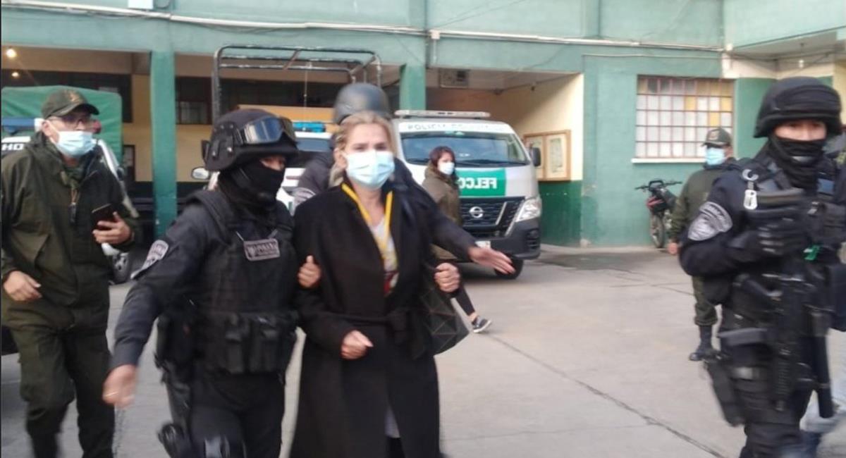 Las autoridades bolivianas arrestaron a la expresidenta interina Jeanine Áñez a 600 kilómetros de La Paz. Foto: Twitter AlanRMacLeod