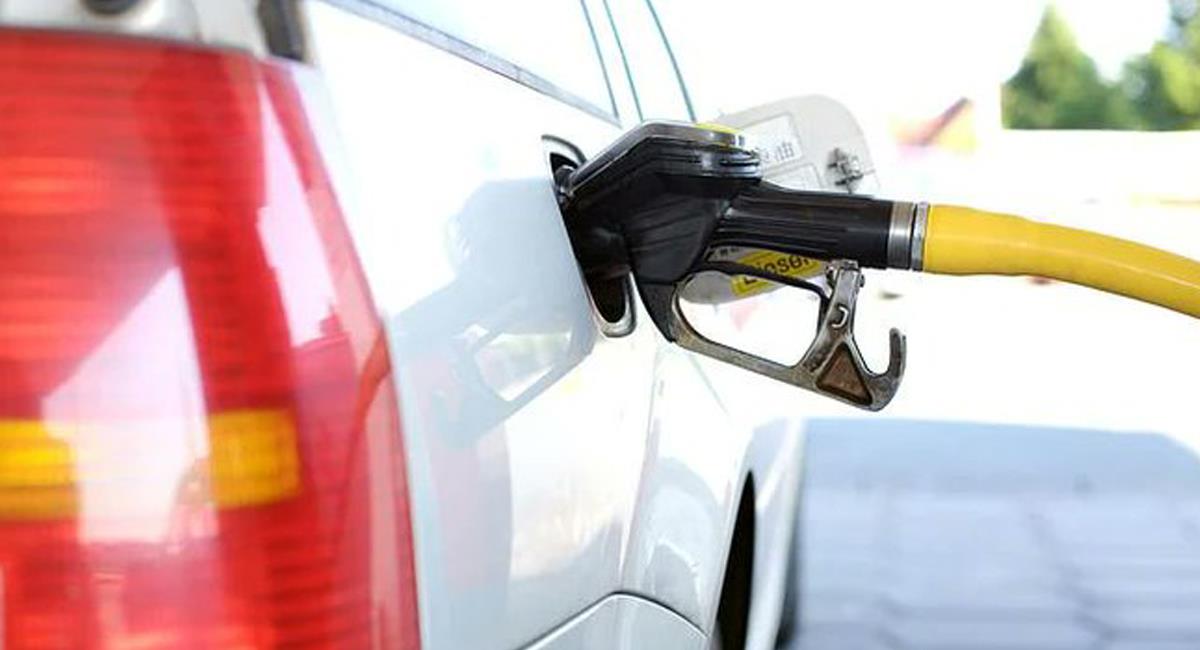 El precio de los combustibles en Colombia vuelve a tener un aumento a partir de hoy, sábado 13 de marzo de 2021. Foto: Twitter @dataiFX