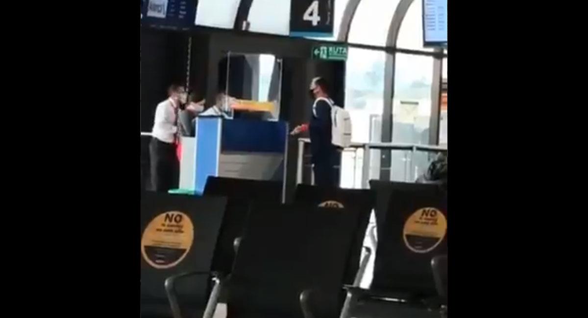 En vídeo quedó registrado el momento en el que a Teófilo Gutiérrez lo deja el avión. Foto: Twitter Captura @XanderCorreaF