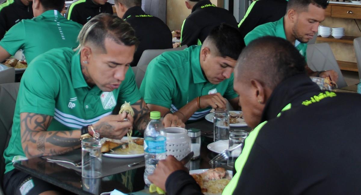 Dayro Moreno en almuerzo de Oriente Petrolero. Foto: Twitter @cdopetrolero
