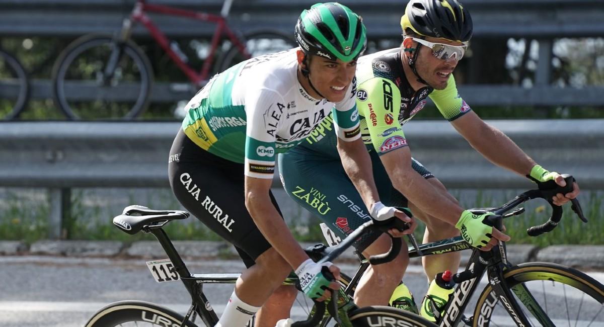 Alejandro Osorio en la etapa 4 de la Coppi e Bartali. Foto: Twitter @CajaRural_RGA