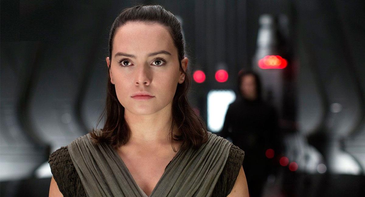 Daisy Ridley es conocida por su papel de Rey en "Star Wars". Foto: Twitter @starwars