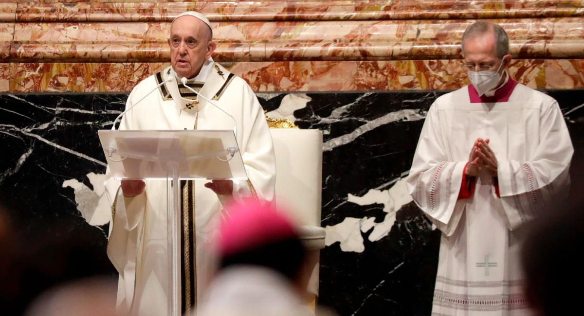 El papa Francisco conmemoró la Pasión del Señor en la Basílica de San Pedro. Foto: EFE
