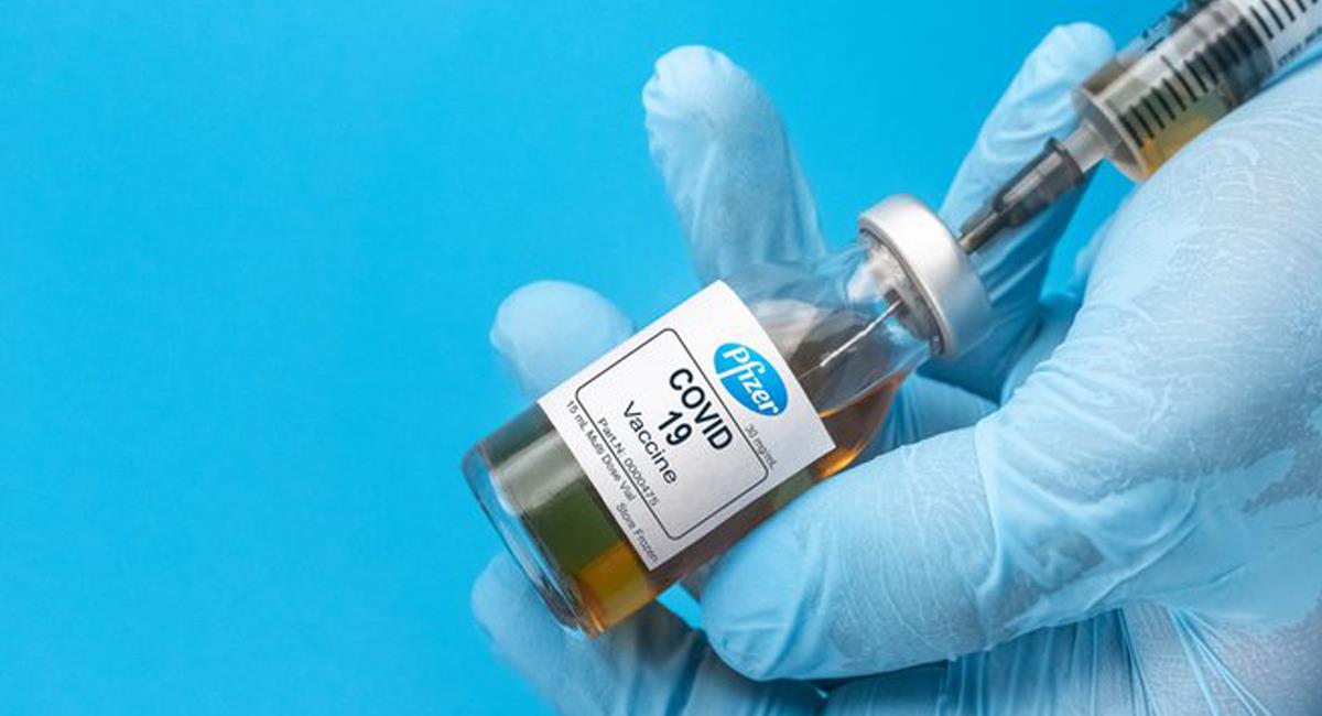 Según sus fabricantes, la vacuna de Pfizer ofrece protección contra la COVID-19 durante 6 meses. Foto: Twitter @SCecarini