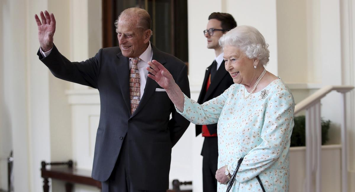 Felipe de Edimburgo junto a la reina Isabel ll. Foto: EFE