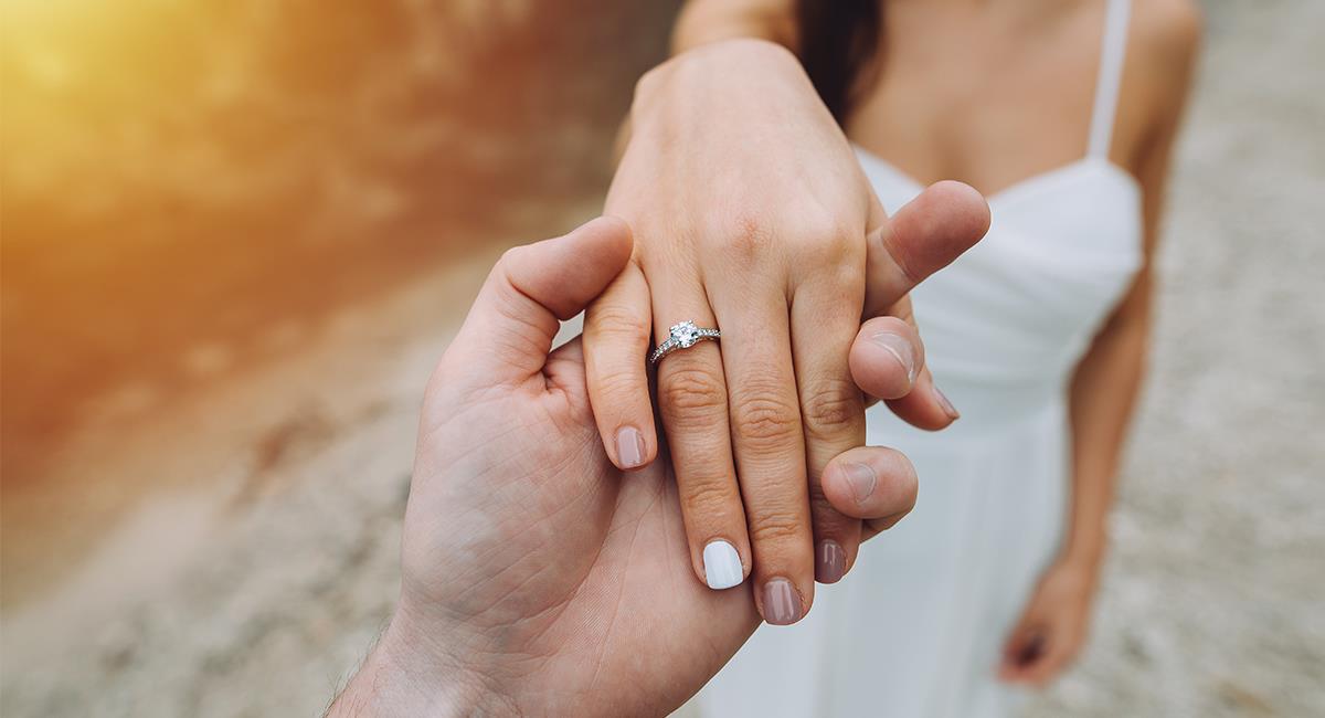 5 señales que revelan que tu novio está a punto de pedirte matrimonio. Foto: Shutterstock