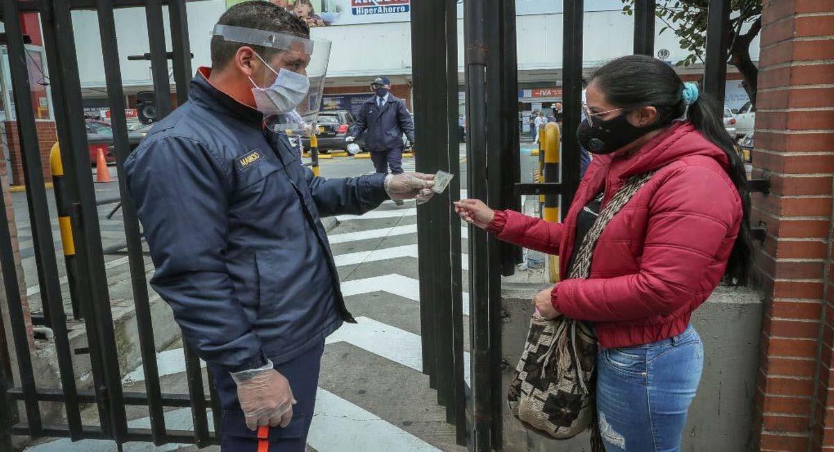 El pico y cédula busca evitar las aglomeraciones en el país. Foto: Alcaldía de Bogotá