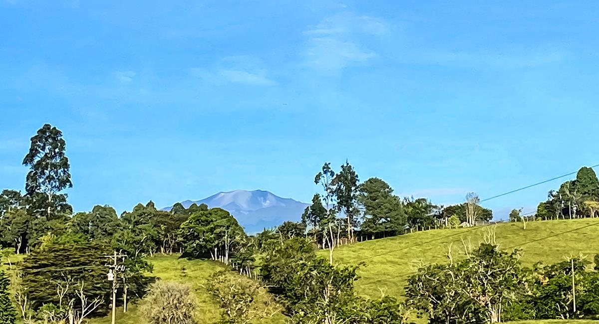 Colombia tiene 27 volcanes, y en algunos se puede hacer ecoturismo en sus senderos. Foto: Twitter @Josemap1