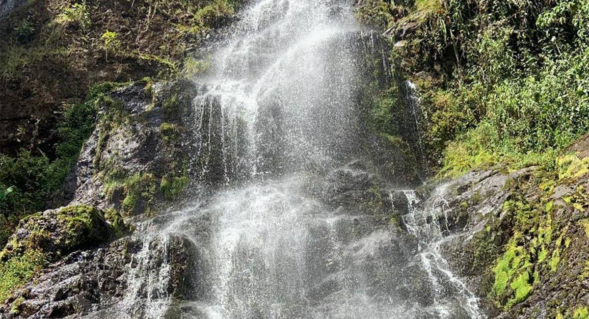 La Cascada La Escalera, tiene su nombre por su particular caída de agua. Foto: Twitter @posada77 ·