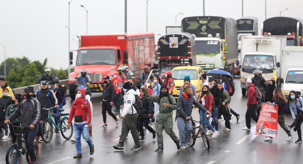 Bogotá tuvo una jornada de protestas y enfrentamientos con la policía en el tercer día del Paro Nacional. Foto: Twitter @noticucuta