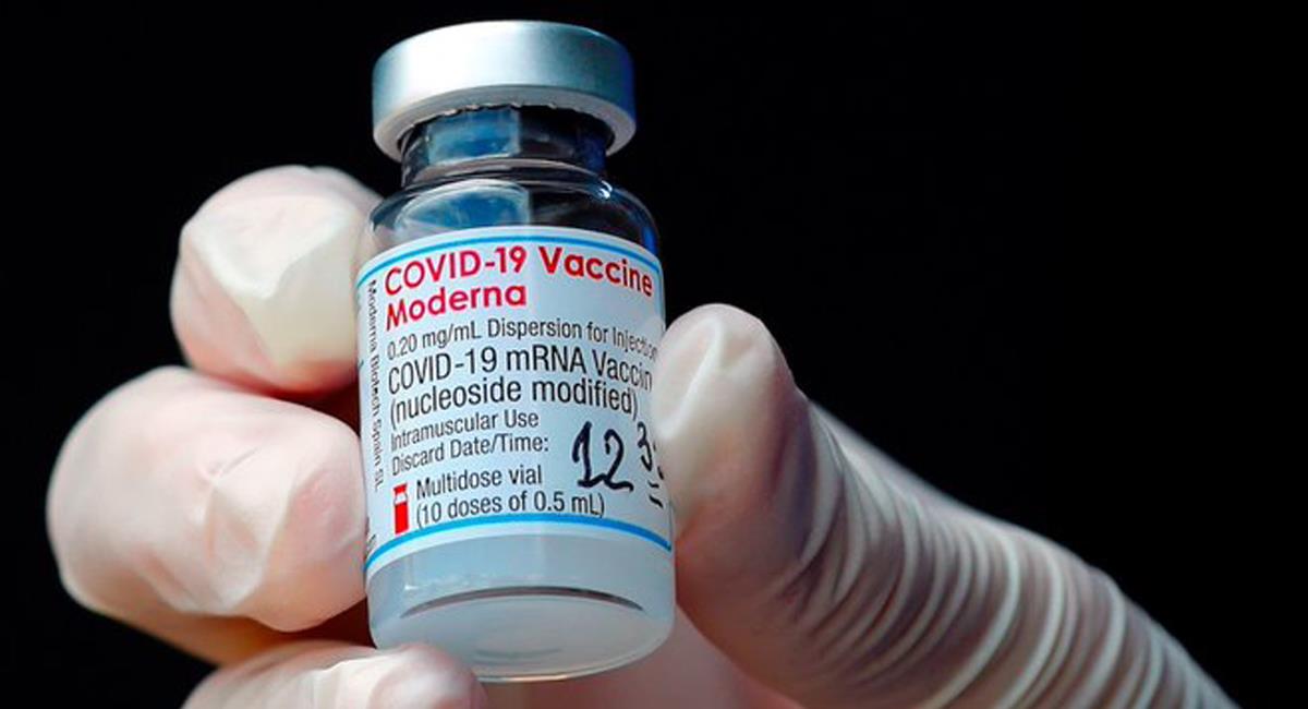 La OMS homologó el uso de emergencia de la vacuna contra la COVID-19 del laboratorio estadounidense Moderna. Foto: Twitter @lopezdoriga