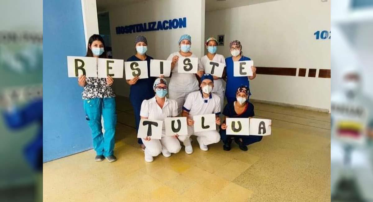 Grupo de médicos en Tuluá apoyando el Paro nacional. Foto: Twitter / @VictorRamirezF