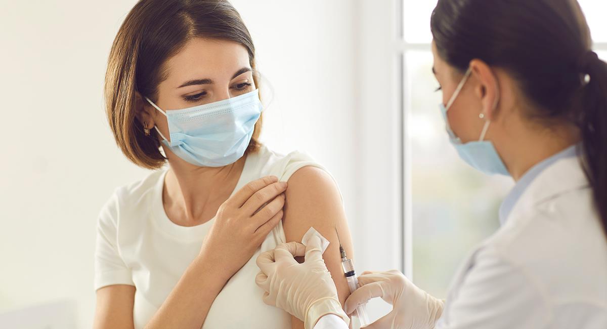 Efectos secundarios de la vacunación podrían afectar más a las mujeres. Foto: Shutterstock