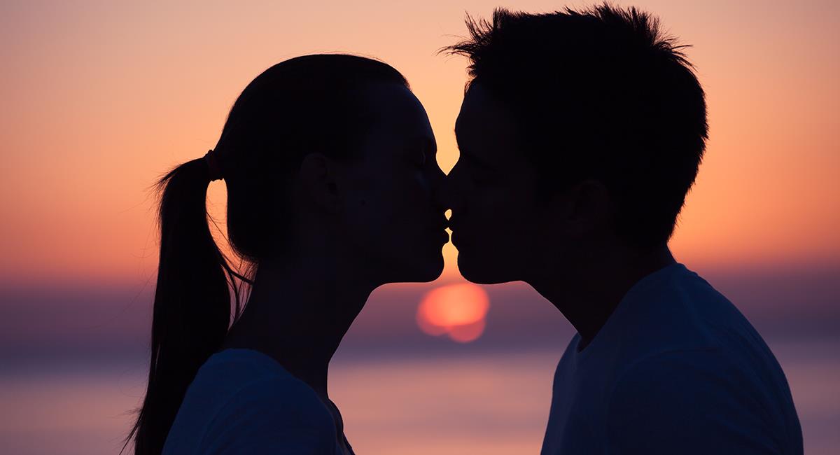 Te contamos cómo debes besar por primera vez a cada signo del zodiaco. Foto: Shutterstock