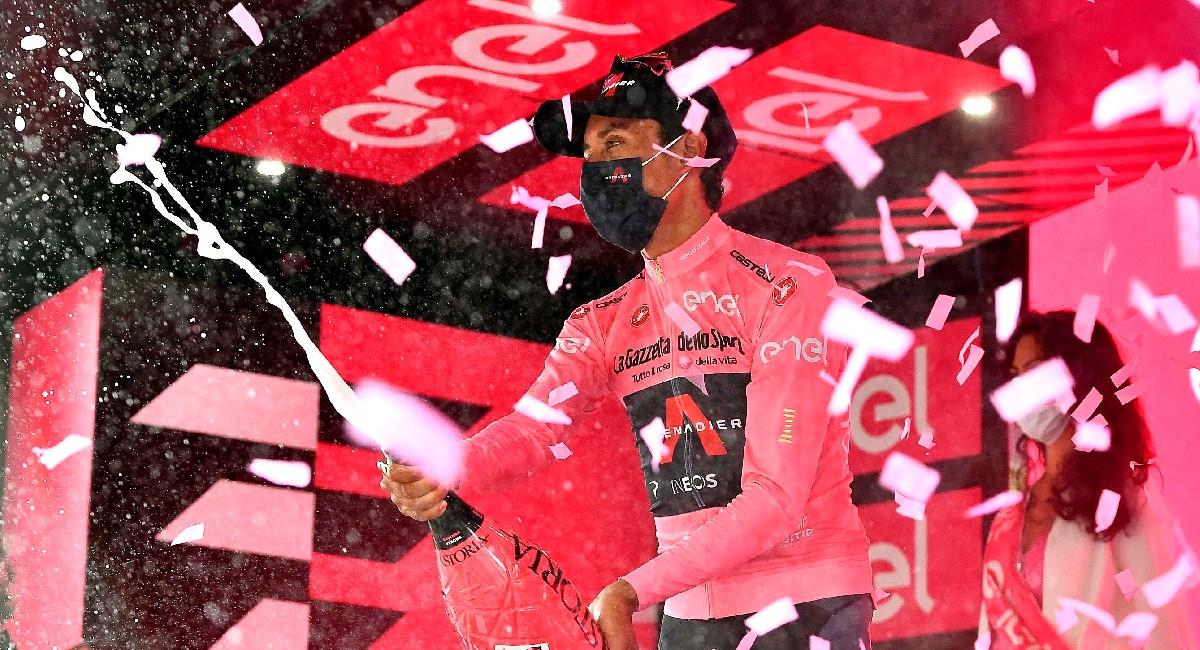 Egan Bernal sigue más líder que nunca en el Giro de Italia. Foto: EFE