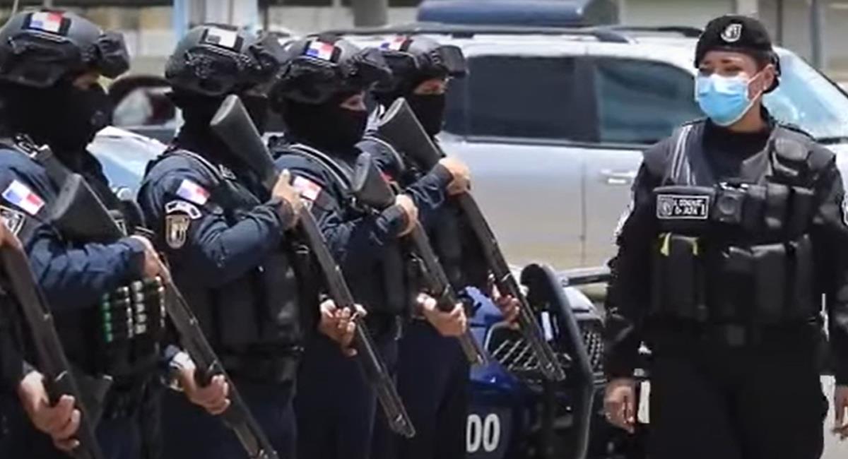 En un video, la Policía Nacional de Panamá expresó su apoyo a la Policía Nacional de Colombia generando polémica y la destitución del director de los uniformados centroamericanos. Foto: Captura de video