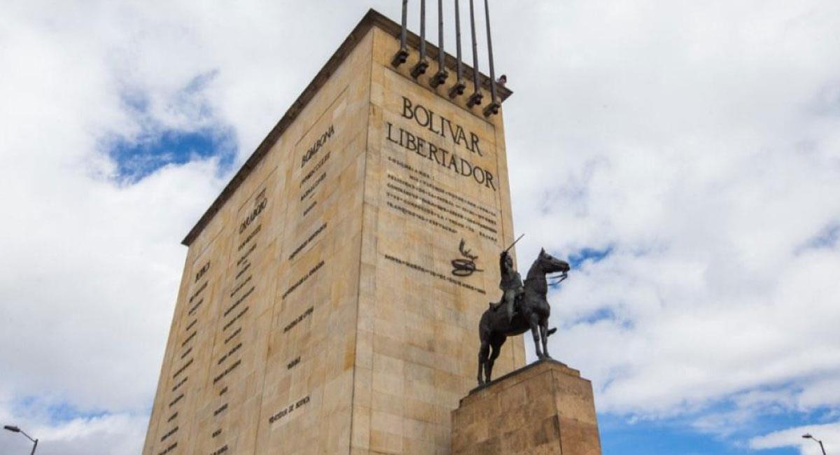 La escultura del Bolívar Ecuestre de Héroes deberá ser removida. Foto: Twitter @Bogota
