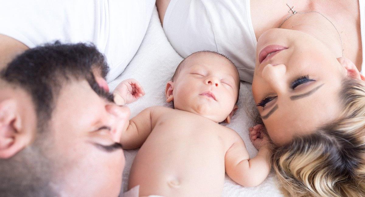 El proyecto de licencia compartida pretende que 6 de las 18 semanas de licencia de maternidad sean compartidas por el padre y la madre. Foto: Pixabay