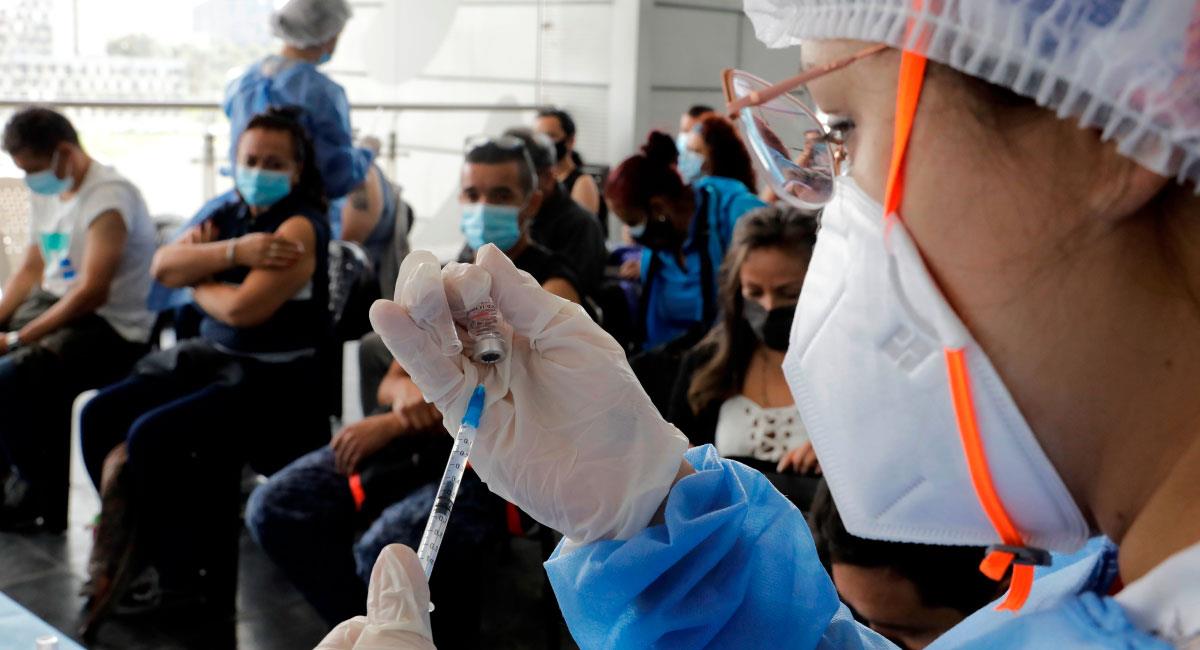 Este domingo Colombia recibió un millón de dosis de vacunas de Sinovac. Foto: EFE