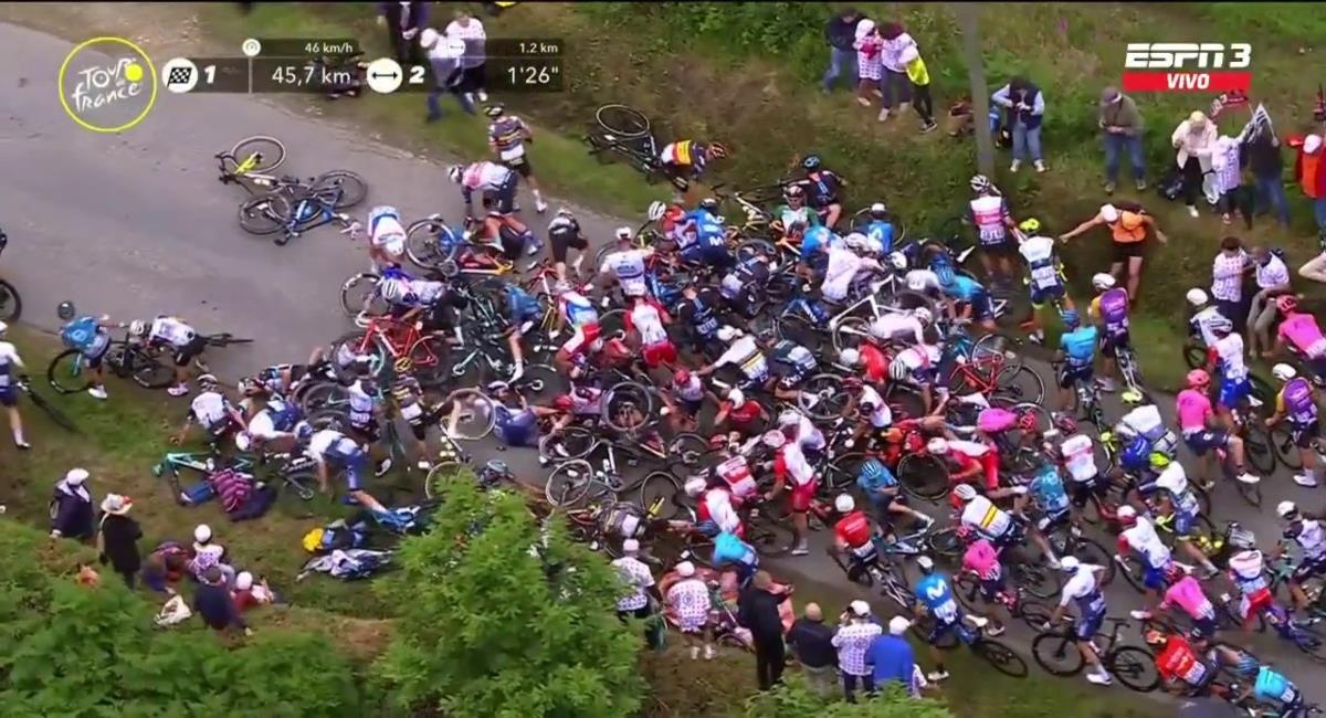 Impresionante caída en el Tour de Francia. Foto: Twitter captura pantalla ESPN.