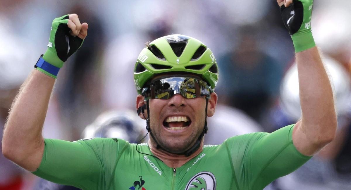 Mark Cavendish celebra su victoria en la etapa 6 del Tour de Francia 2021. Foto: EFE