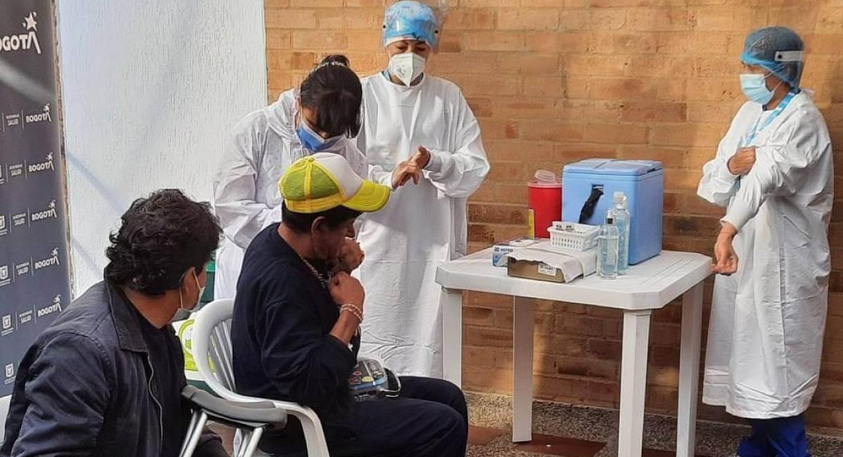 Inició oficialmente la vacunación de personas en condición de habitabilidad de calle en Bogotá. Foto: Twitter