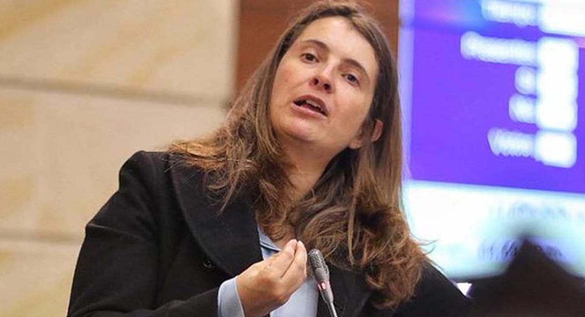 La senadora del Centro Democrático, Paloma Valencia, es una de las principales detractoras de Gustavo Petro. Foto: Twitter @PalomaSenadora